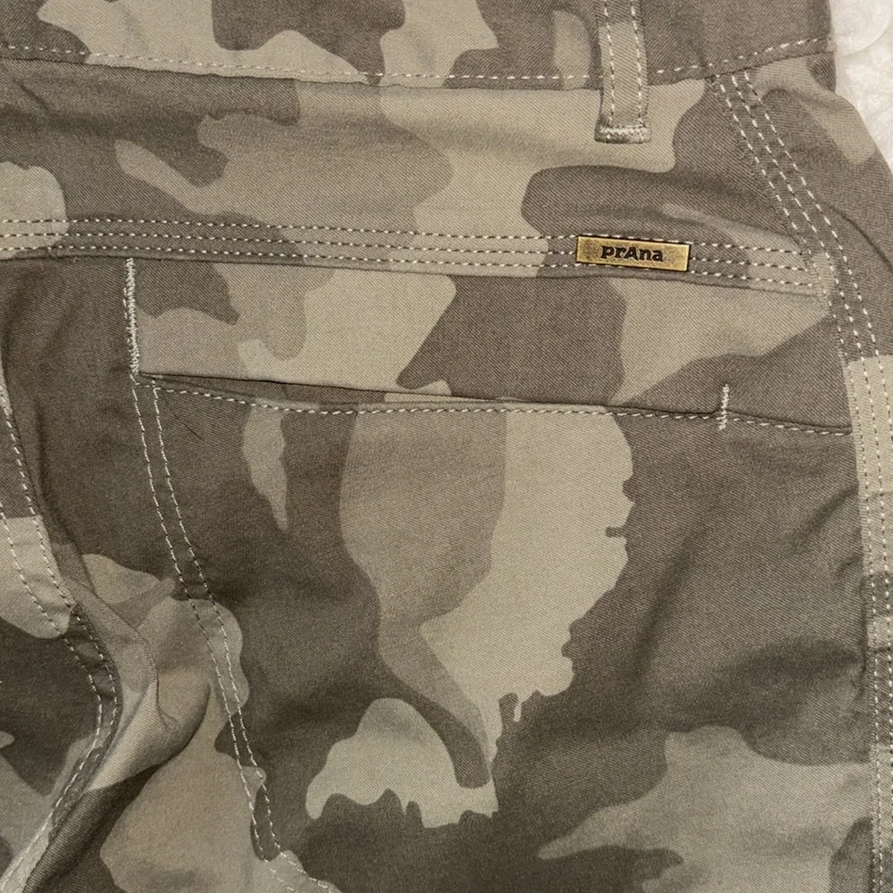 Prana Green Camo Sky Canyon Joggers, Size 0 - Picture 11 of 16